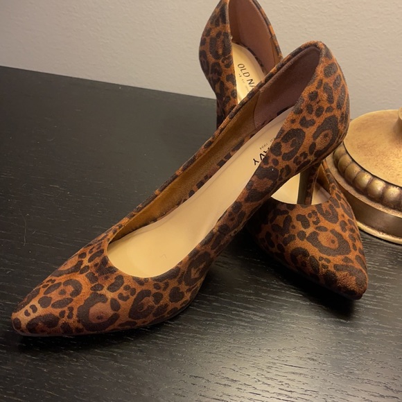 Leopard print 3 in pumps by Old Navy - Picture 3 of 5